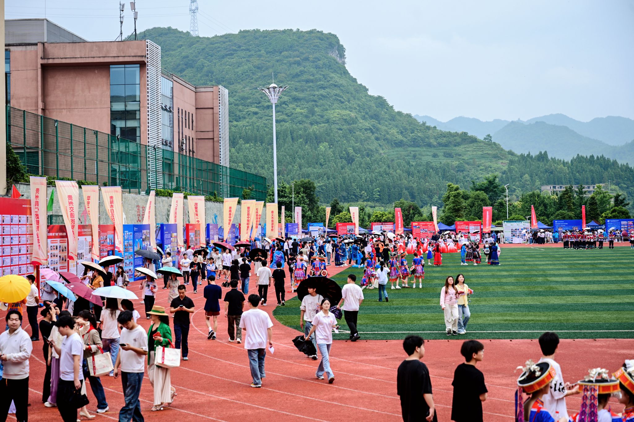 职业本科院校领导及师生代表